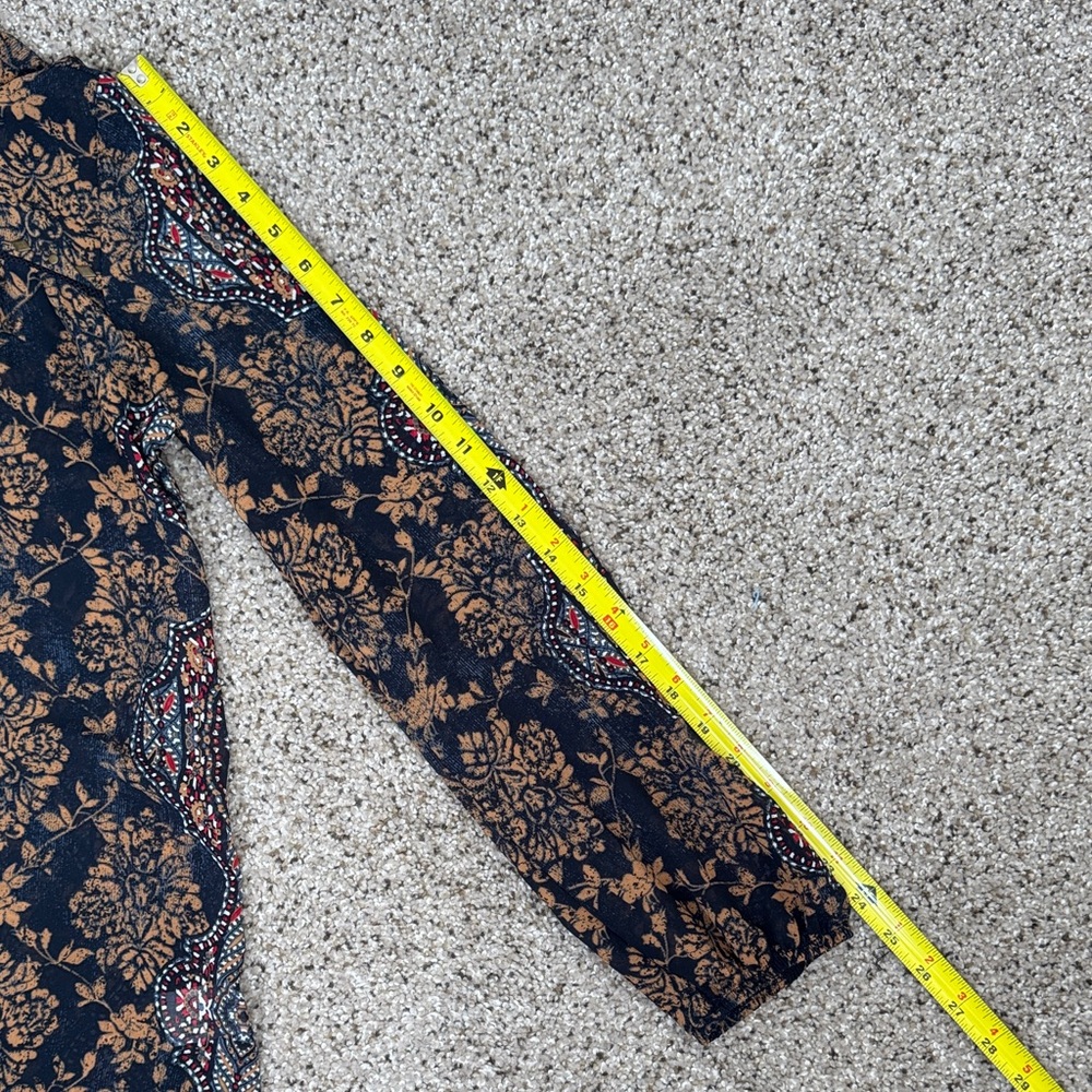 Knox Rose Navy and Beige Patterned Blouse - Picture 9 of 16